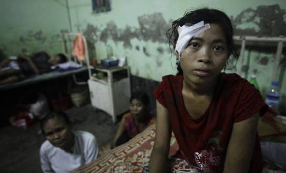 Fille rohingyas agressée
