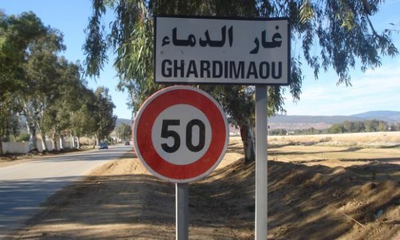 Des habitants de Ghardimaou quittent la Tunisie vers l'Algérie
