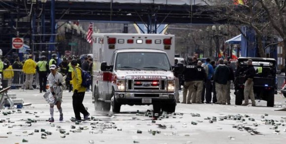 Trois morts dans des explosions de bombes à Boston