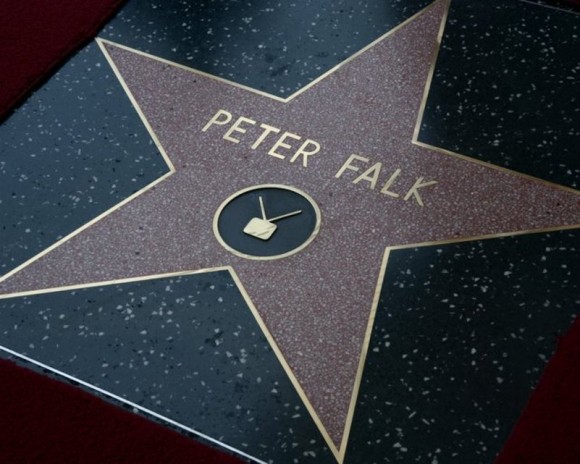 Décédé en juin 2011 à l'âge de 83 ans, Peter Falk s'était vu attribuer son étoile en 1991, mais n'avait jamais organisé la cérémonie d'installation. C'est désormais chose faite. (25 juillet 2013)  Image: Reuters
