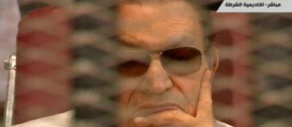 L'ex-président égyptien Hosni Moubarak, renversé par une révolte populaire début 2011, a quitté jeudi sa prison du Caire pour être assigné à résidence. | AFP