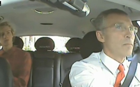 Le Premier ministre norvégien, Jens Stoltenberg au volant d'un taxi incognito le temps d'un après-midi, en juin.