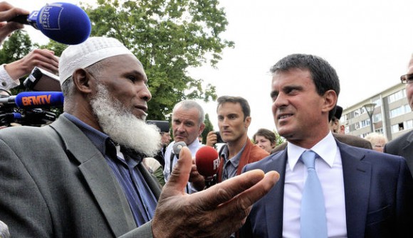 Manuel Valls veut réviser la politique migratoire de la France
