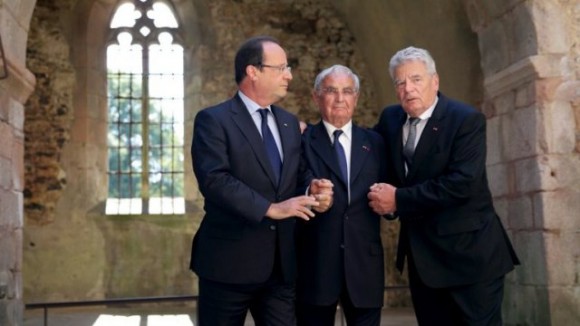 © AFP François Hollande, Robert Hébras et Joachim Gauck