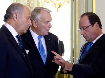 Le Premier ministre Jean-Marc Ayrault de France, le ministre des Affaires étrangères, Laurent Fabius et le président François Hollande