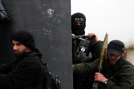 djihadistes avec la patrouille du Front Al-Nusra le village syrien de Aziza, le 4 Avril, 2013