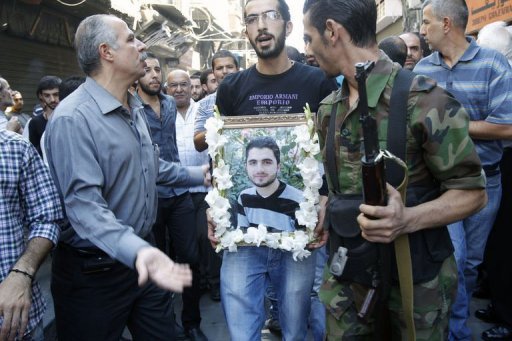 Le portrait de l'un des trois Syriens chrétiens tués dans l'ancienne ville de Maaloula, au cours de leur enterrement dans la capitale Damas le 10 Septembre 2013.