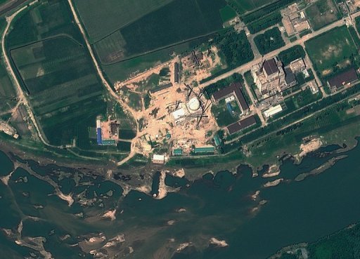 Cette image satellite fournit par GeoEye le 22 Août 2012 démontre des expositions du Centre de recherche scientifique nucléaire de Yongbyon en Corée du Nord.