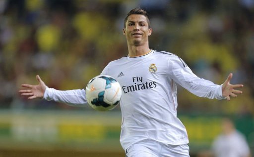 Real Madrid Cristiano Ronaldo joue vers l'avant lors d'un match de football de la ligue espagnole de Villareal le 14 Septembre 2013