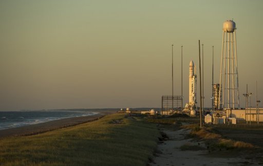 La Corporation des sciences de fusée Antares Orbital avec son vaisseau cargo Cygnus bord stands du Wallops Flight Facility NASA en Virginie le 17 Septembre 2013.