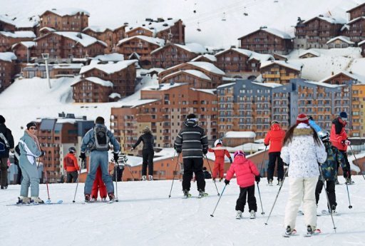 Les gens de ski à la station de ski de Val Thorens, dans les Alpes françaises, le 1er Mars 2013.