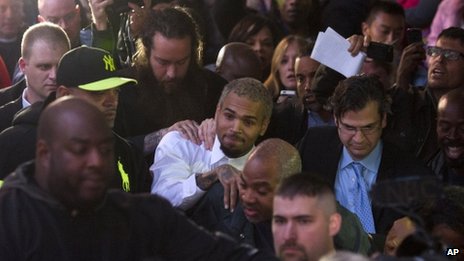 Chris Brown a été libéré de sa garde à vue