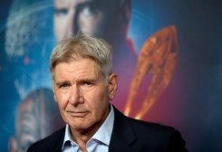 L'acteur américain Harrison Ford pose pendant la première pour le film "Game Ender" à Berlin le 6 Octobre