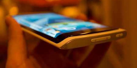 Samsung : un smartphone Galaxy avec écran jusque sur les tranches l'an prochain