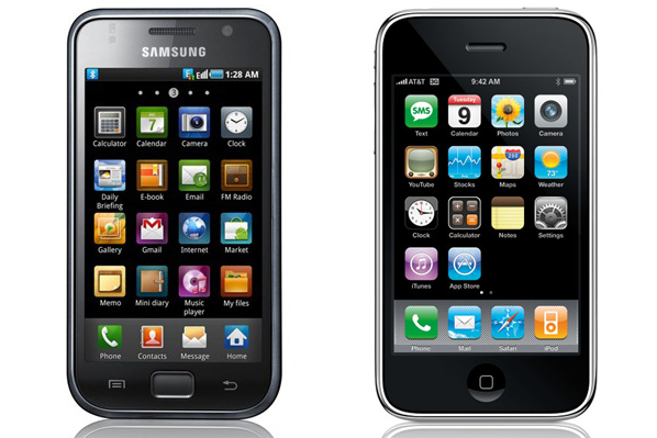À gauche, un Samsung Galaxy S. À droite, un iPhone 3GS
