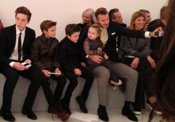 La-famille-Beckham-au-complet-pour-le-defile-de-Victoria_visuel_article2