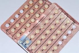 les femmes utilisent comme contraceptifs  des implants ou stérilets