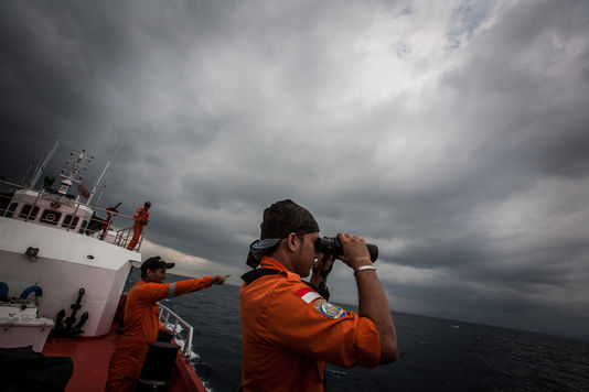 Les recherches se poursuivent dans l'espoir de retrouver une trace du vol Vol MH370.