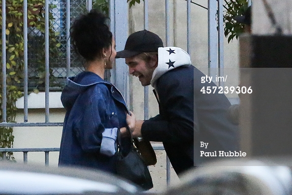 Robert Pattinson aux anges avec sa nouvelle copine