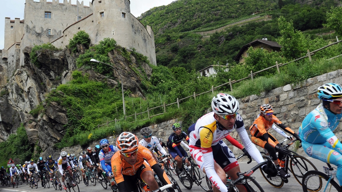 Regarder la 18e étape du Tour d'Italie en direct TV : Parcours étape en vidéo replay, classement et gagnant