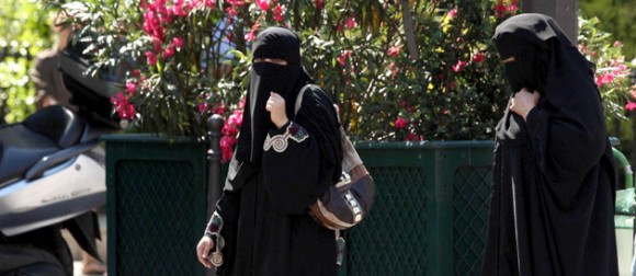 Leila Trabelsi serait entrain de faire son shopping en Niqab