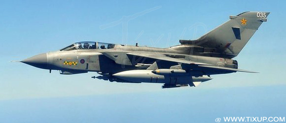 Un avion de chasse britannique en vol au-dessus de la Méditerranée dans le cadre de l'opération de l'Otan en Libye