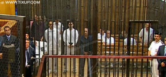 Box des accusés dont fait partie Hosni Moubarak