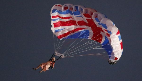 Elizabeth II en parachute