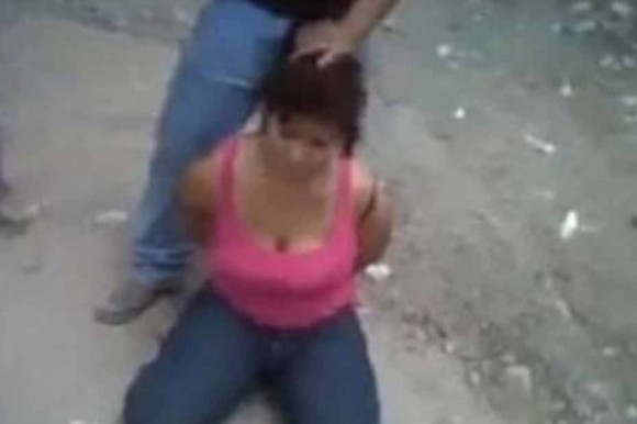 Facebook retire enfin la vidéo choquante de la femme décapitée par le cartel de la drogue mexicain