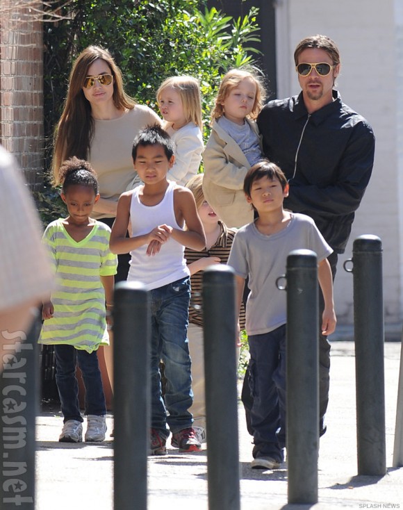 Angelina_Jolie_Brad_Pitt_family1