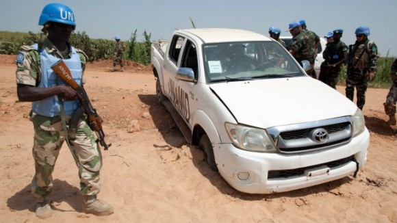 169-le-vehicule-onu-apres-attaque-qui-a-couter-vie-quatre-casques-bleus-nigerians-minuad-dans-ouest-du-darfour-au-soudan-3-octobre-2012