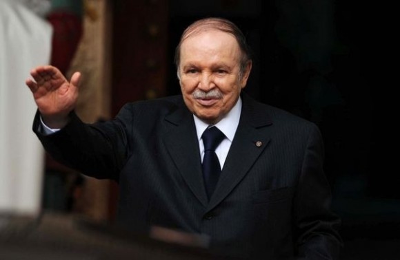 Le président algérien Abdelaziz Bouteflika, hospitalisé à Paris depuis fin avril, a décollé mardi midi pour l'Algérie depuis l'aéroport du Bourget, a-t-on appris de source aéroportuaire - Farouk Batiche (AFP/Archives)