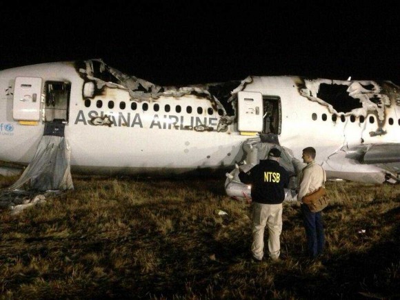 Enquêteurs de la NTSB sur le crash Asiana