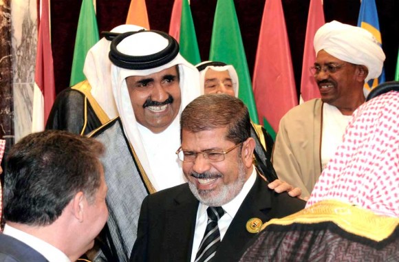 Morsi président déchu et Hamad Émir du Qatar, tous deux poussés vers la sortie