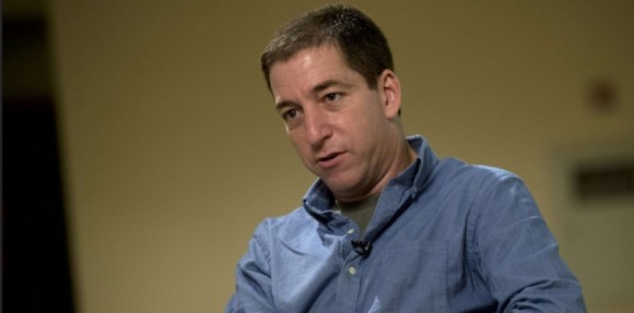 Le journaliste Glenn Greenwald lors d'une interview avec l'agence Associated Press à Rio de Janeiro, au Brésil, le 14 juillet 2013. (Silvia Izquierdo/AP/SIPA)
