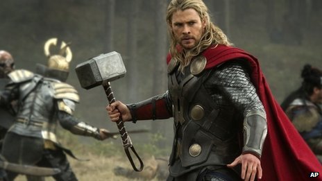 Chris Hemsworth reprend son rôle de super-héros dans le film Thor: The Dark World
