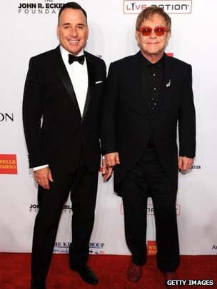 David Furnish et Elton John ont assisté à une prestation pour la Foundation Elton John Aids en Octobre