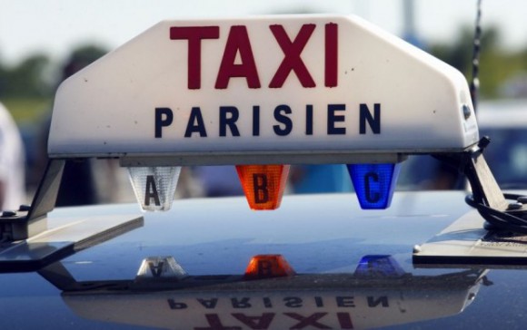 101 chauffeurs de taxi parisiens ont été placés en garde à vue