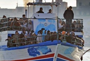 Des clandestins tunisiens débarquent à Lampedusa