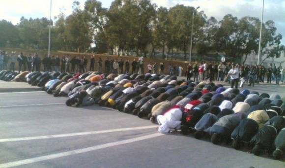 Le ministère de l'Intérieur interdit la prière dans les rues