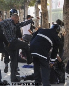 Répression d'une manifestation à Tunis
