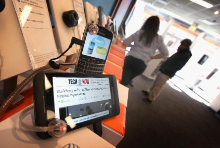 Un BlackBerry Z10 et BlackBerry Bold dans un magasin à chicago