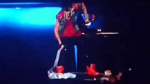 Bieber a provoqué l'indignation en marchant sur le drapeau argentin