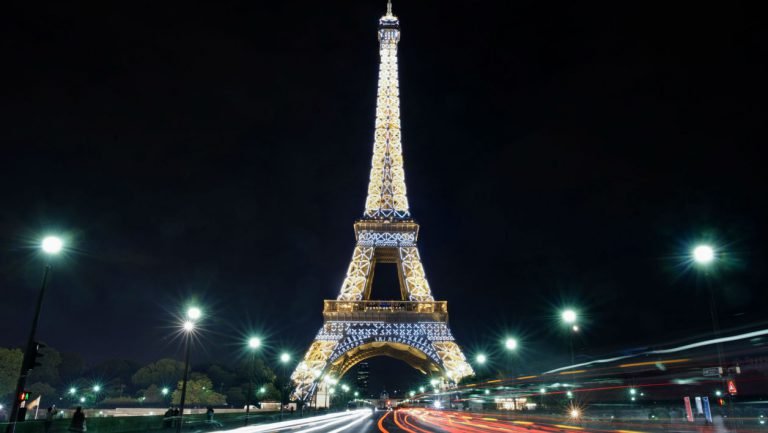 La vente de la tour Eiffel : l&rsquo;affaire immobilière du siècle
