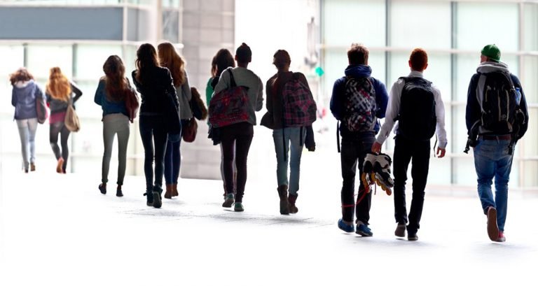 Impôts : faut-il rattacher ses enfants au foyer fiscal ?